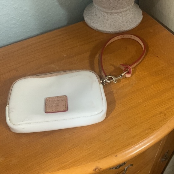 Small Dooney and Bourke wristlet - Picture 7 of 9